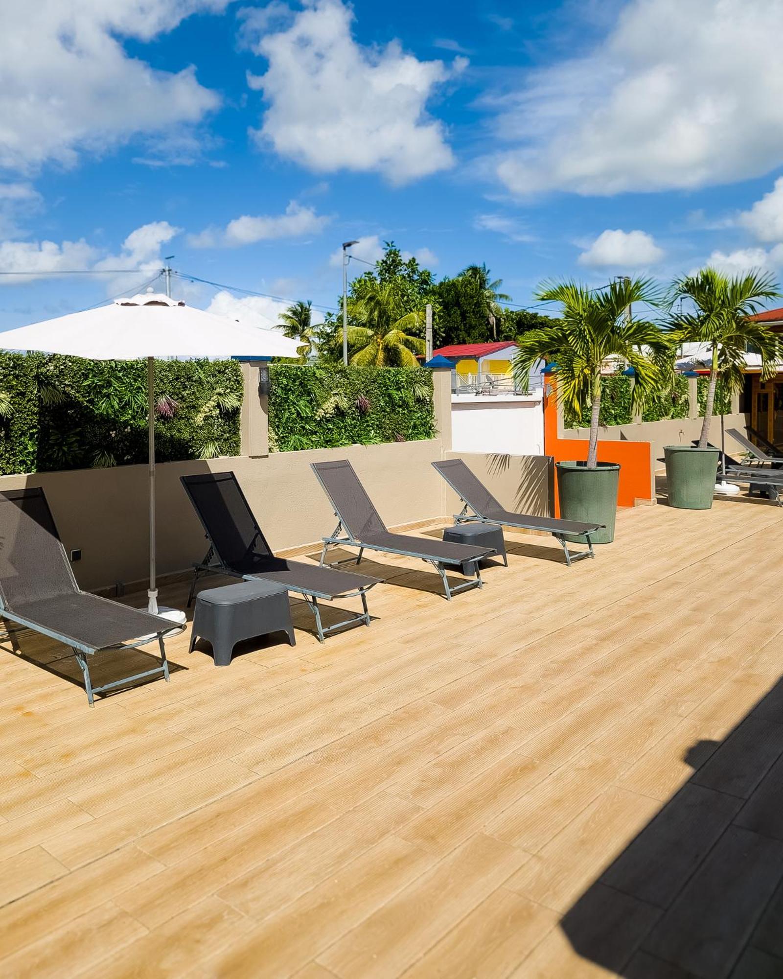 Evasion En Plein Coeur De La Ville Studio Jacuzzis Sauna Et Piscine Au Centre De Port-Louis Exterior foto